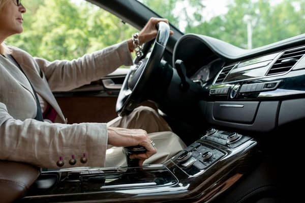 Réussir le permis boîte automatique : souplesse et efficacité