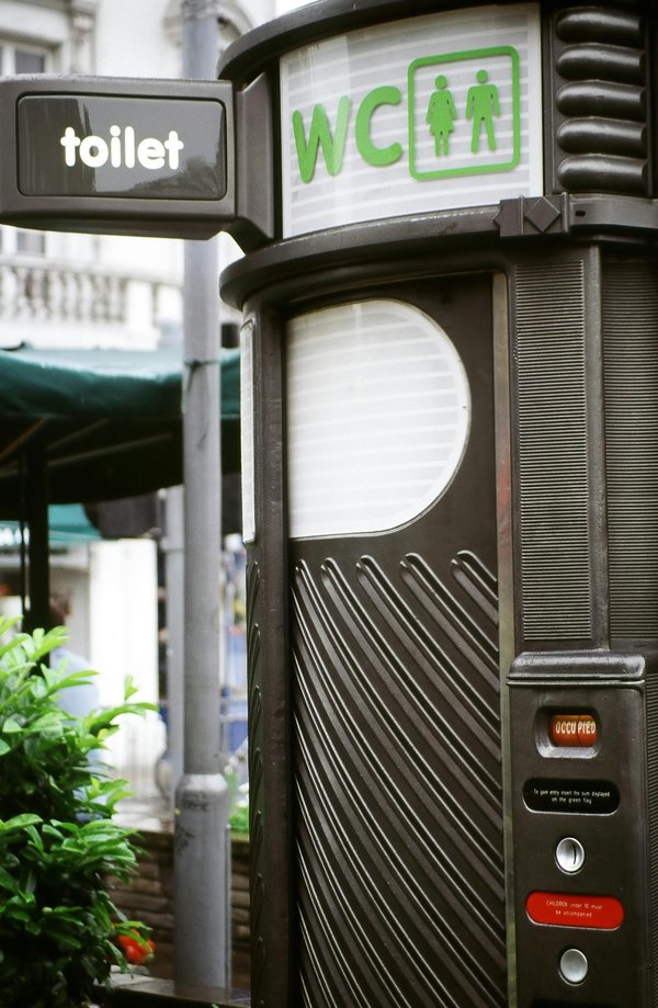 Toilettes sèches publiques : solutions écologiques et pratiques
